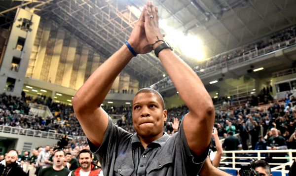 Μ.Μπατίστ: Έκανε τατουάζ την ελληνική σημαία (φωτο)