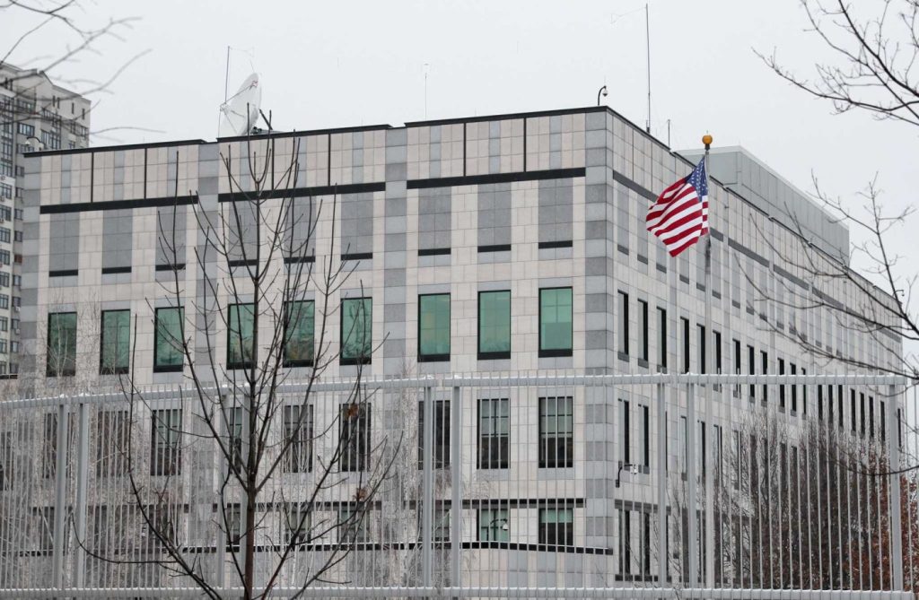 Η Ουάσινγκτον ανοίγει εκ νέου την πρεσβεία της στο Κίεβο