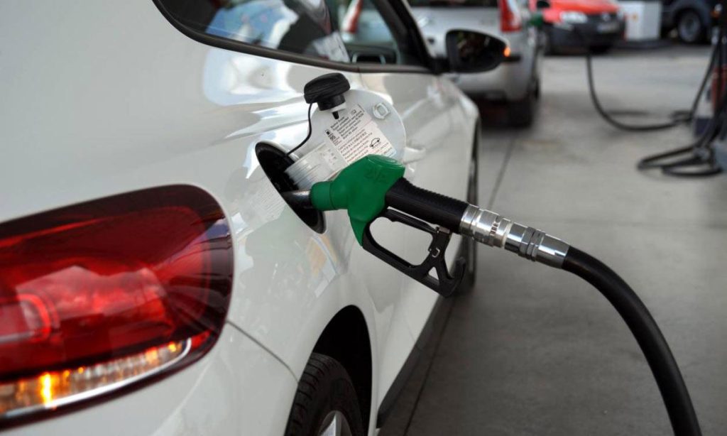 Σε απόγνωση οι οδηγοί: «Καλπάζει» η τιμή της βενζίνης – Οι ακριβότερες περιοχές (βίντεο)
