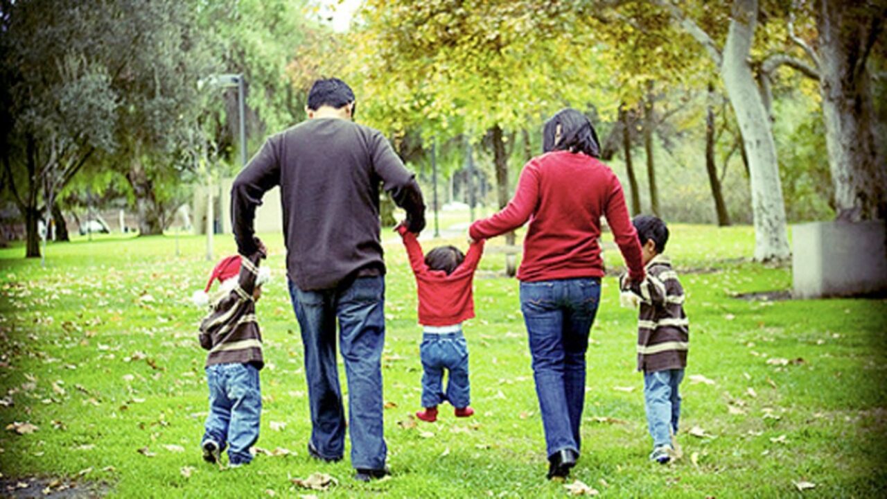 Νέα μελέτη: Οι άνθρωποι με τρία ή περισσότερα παιδιά εμφανίζουν ταχύτερη γήρανση εγκεφάλου