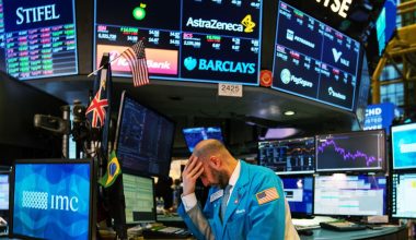 Wall Street: «Γκρεμίζονται» οι μετοχές υπό τον φόβο στασιμοπληθωρισμού – Τρομερές απώλειες σε Dow Jones και Nasdaq