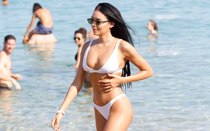 Η Χριστίνα Στεφανίδη με καταγωγή απο την Αλβανία και την Ελλάδα χώρισε και ανεβάζει την θερμοκρασία με τις πόζες της (φωτό)