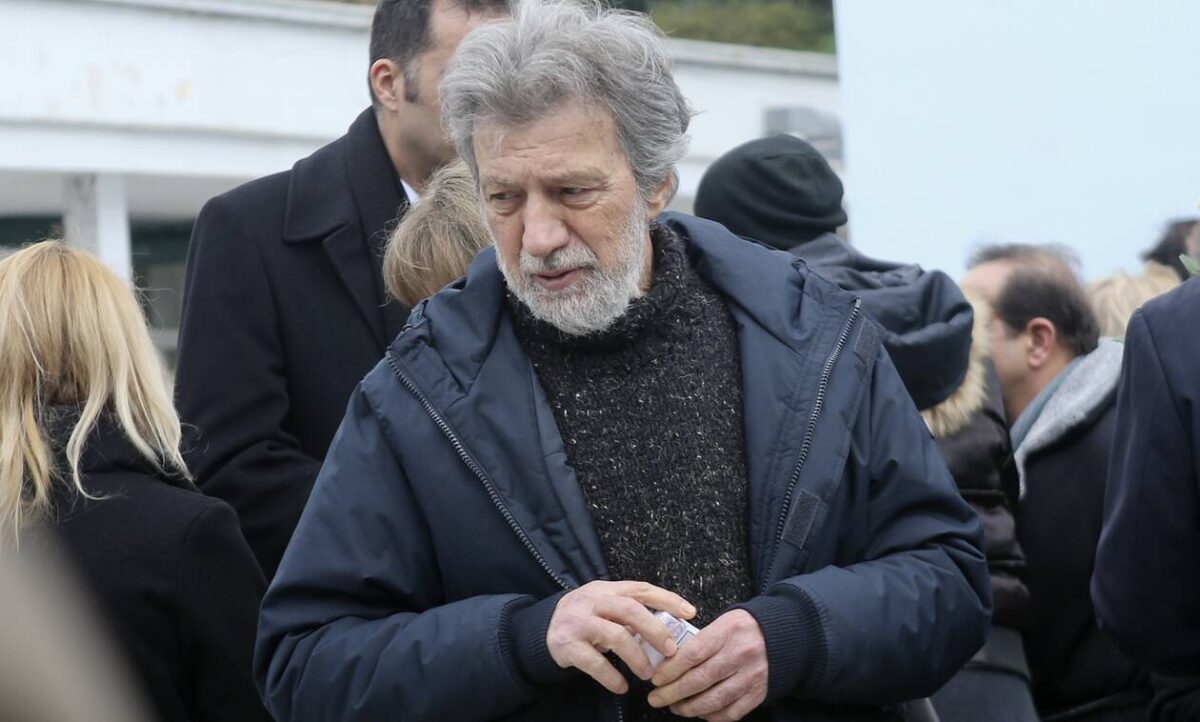 Η σύζυγος του Γιάννη Φέρτη διαψεύδει ότι ο ηθοποιός πάσχει από Αλτσχάιμερ