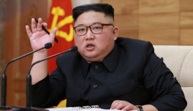 Βόρεια Κορέα: Τα εμβόλια του κορωνοϊού δεν είναι η λύση και ο πρωθυπουργός λέει να το αντιμετωπίσουν με… αλατόνερο