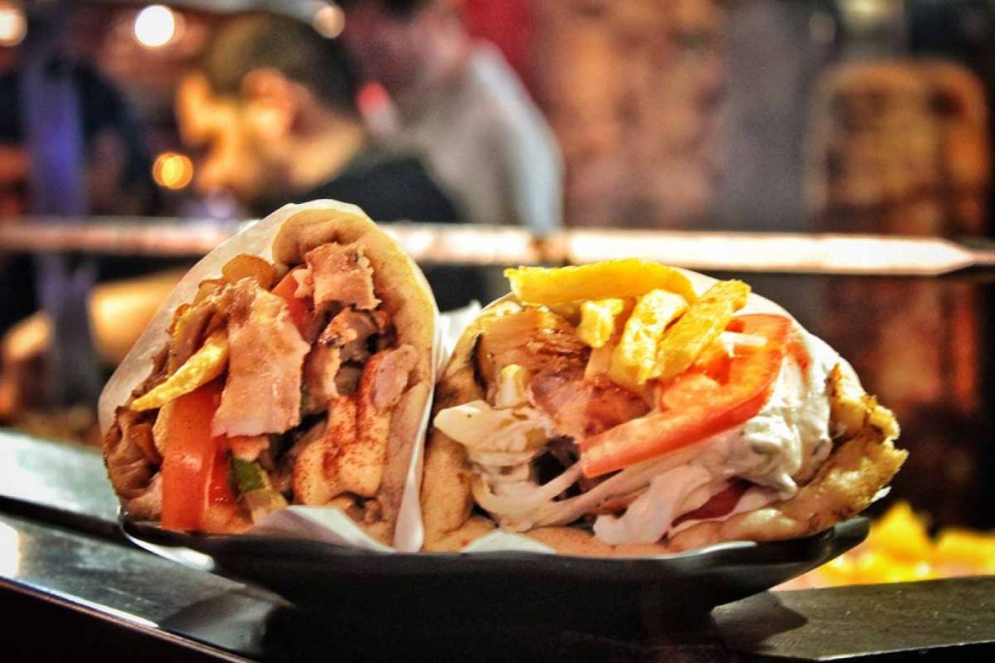 Σουβλάκι: Έως και 3,60 το τυλιχτό στα νησιά – Που είναι πιο φτηνό;