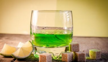 Αψέντι: Μύθοι και αλήθειες για το πράσινο ποτό