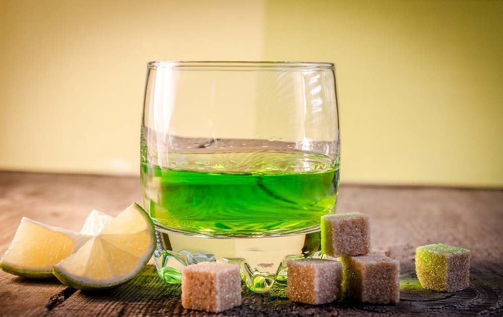Αψέντι: Μύθοι και αλήθειες για το πράσινο ποτό