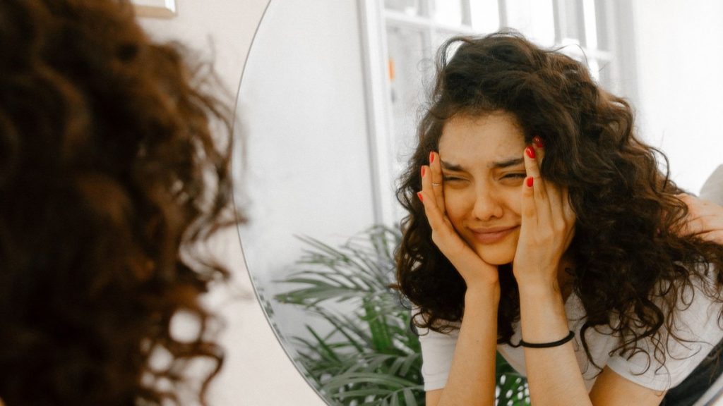 Κλάμα: Κι όμως επηρεάζει το δέρμα σου – Πώς να το ηρεμήσεις