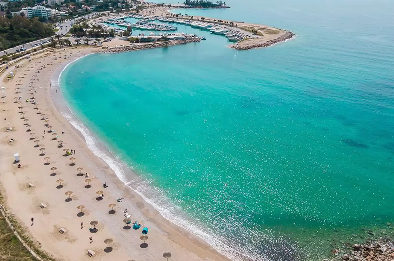 Στην 2η θέση παγκοσμίως η Ελλάδα με τις καλύτερες παραλίες – Χαλκιδική και Αττική στην κορυφή της λίστας