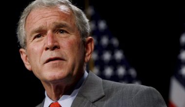 Tζορτζ Μπους: Τι ομολόγησε στους Ρώσους φαρσέρ που πίστεψε ότι ήταν ο Β.Ζελένσκι