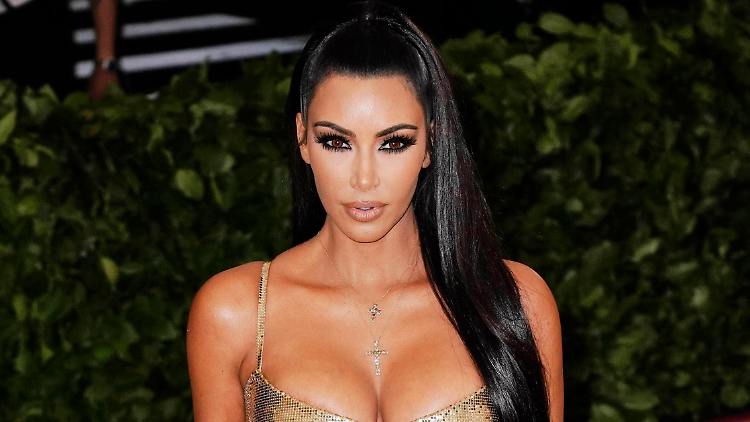 Η Κιμ Καρντάσιαν αποκαλύπτεται και δείχνει για πρώτη φορά πως είναι άβαφτη και χωρίς φίλτρα (βίντεο)