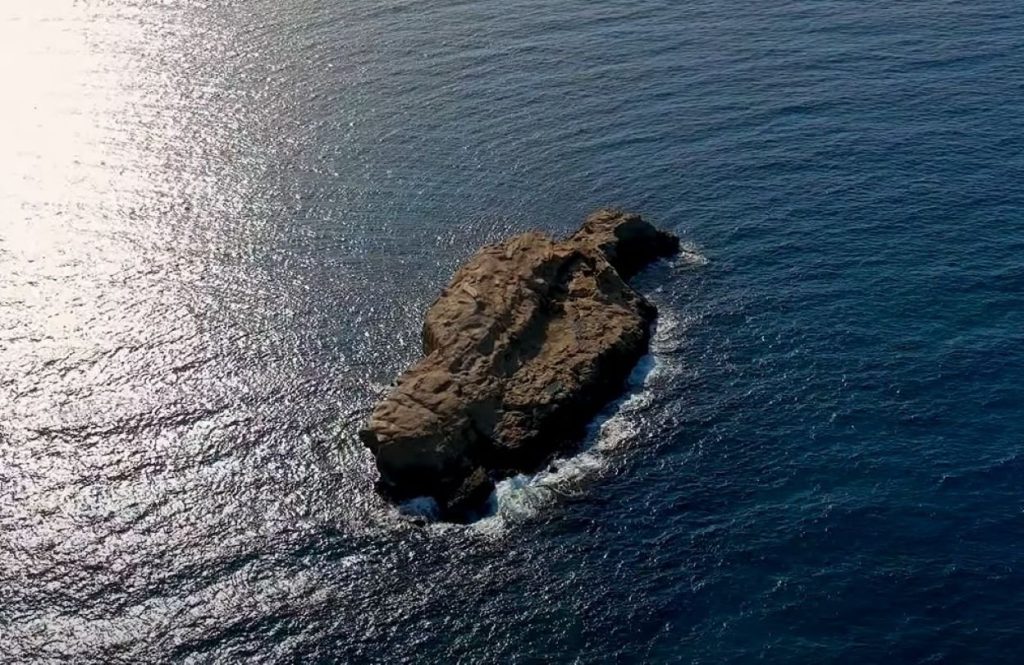 «Έγινε της Πόπης»: Το «άγνωστο» νησί που κρύβεται πίσω από την περιβόητη φράση (βίντεο)