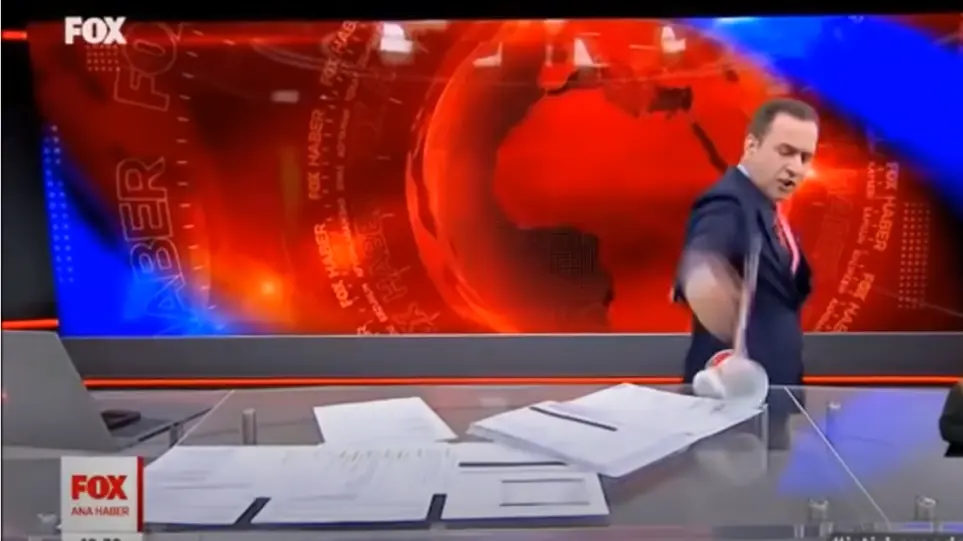 Τούρκος παρουσιαστής έγινε έξαλλος με ρεπορτάζ για τους αγρότες και τα έκανε «γυαλιά καρφιά» on air