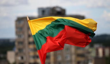 Η Λιθουανία σταματά να αγοράζει ηλεκτρική ενέργεια από τη Ρωσία