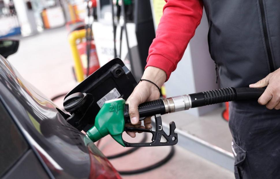Εμπαιγμό θεώρησαν χιλιάδες πολίτες το Fuel Pass – Επίδομα 13,5 ευρώ τον μήνα με την τιμή της βενζίνης να εκτοξεύεται