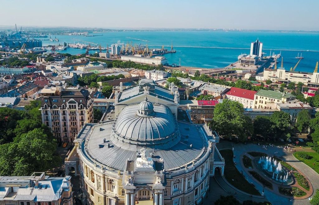 Οι Ουκρανοί δεν επιτρέπουν τον απόπλου εμπορικών πλοίων από την Οδησσό – Τα κρατάνε σαν ασπίδα προστασίας από τους Ρώσους