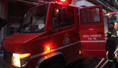 Πυρκαγιά ξέσπασε στις Αχαρνές δίπλα στις γραμμές του τρένου