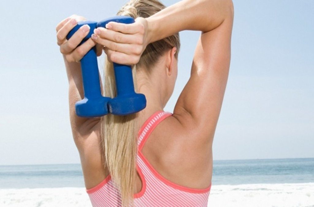 Ένα 5λεπτο την ημέρα αρκεί: Το πρόγραμμα ασκήσεων που θα σου «χαρίσει»… «γραμμωμένα» μπράτσα (βίντεο)