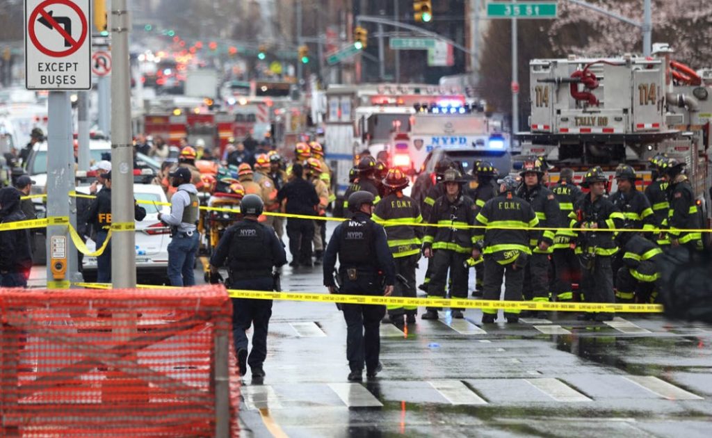 ΗΠΑ: Πυροβολισμοί στο μετρό της Νέας Υόρκης – Ένας νεκρός