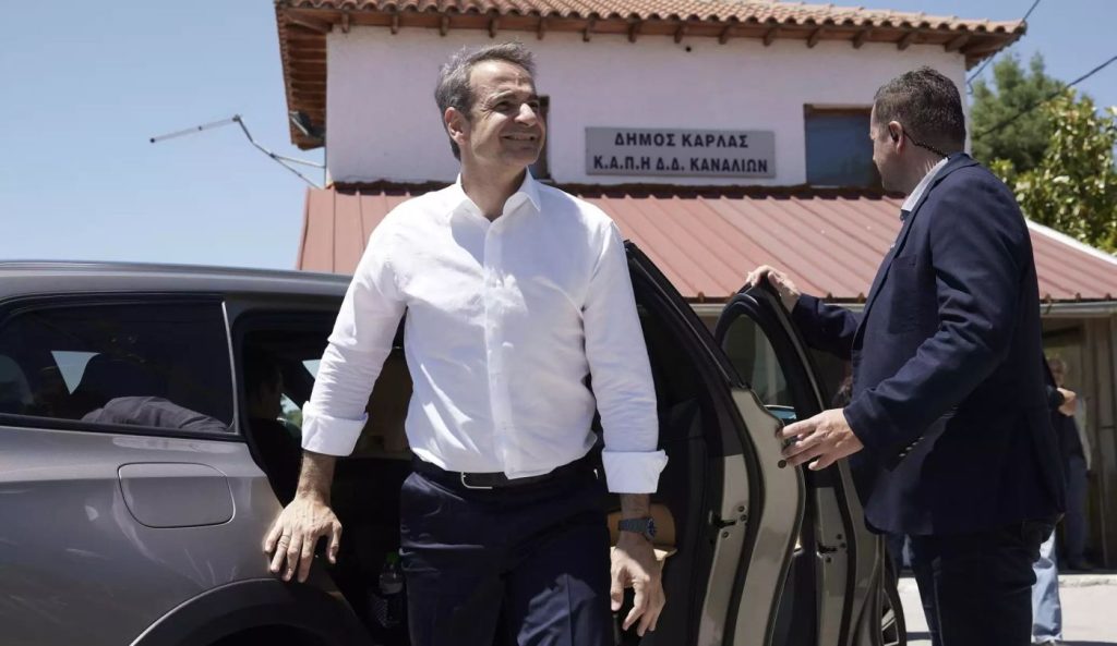 Δεν προλαβαίνει να… αδειάσει την βαλίτσα του – Χωρίς τέλος οι περιοδείες του Κ.Μητσοτάκη στο εξωτερικό