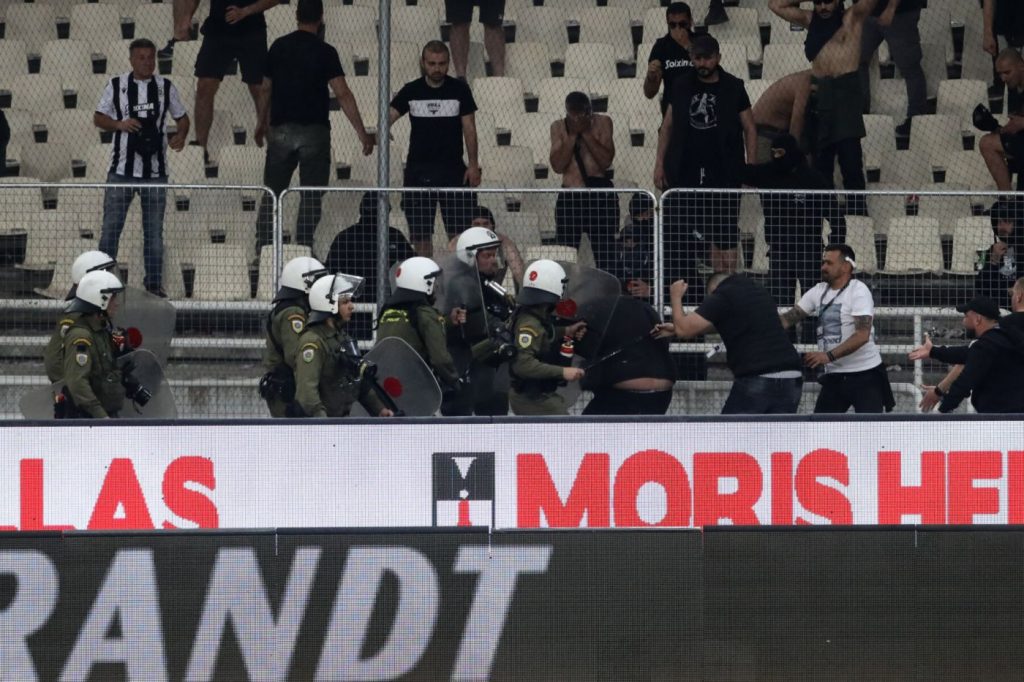 Τελικός Κυπέλλου: Τι λένε τα διεθνή ΜΜΕ για τα επεισόδια