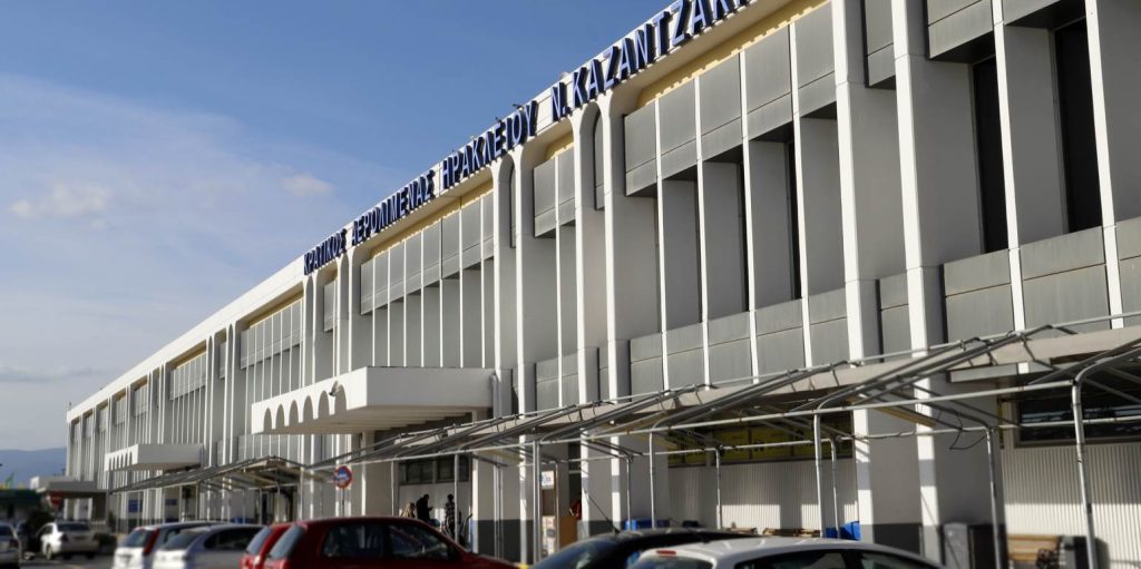 Κρήτη: Τουρίστρια πήρε για σουβενίρ σφαίρες και συνελήφθη στο αεροδρόμιο