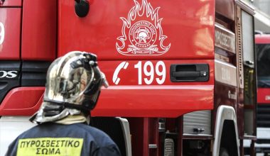 Θεσσαλονίκη: Μεγάλη φωτιά σε συνεργείο αυτοκινήτων στη Θέρμη – Ακούστηκαν μικρές εκρήξεις (βίντεο)
