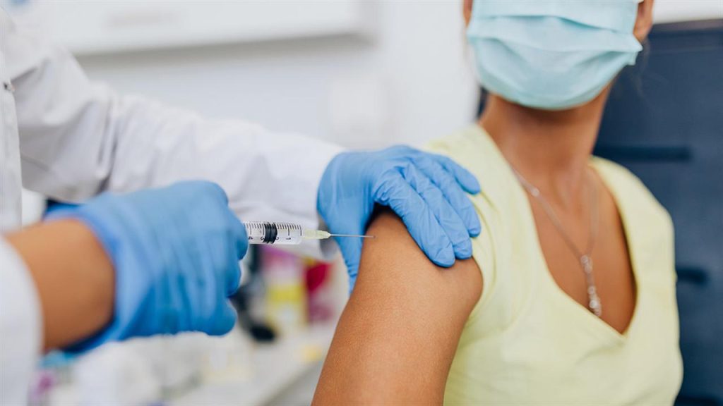 Για ποιους πολίτες εξετάζει εμβολιασμό για την ευλογιά των πιθήκων η Εθνική Επιτροπή