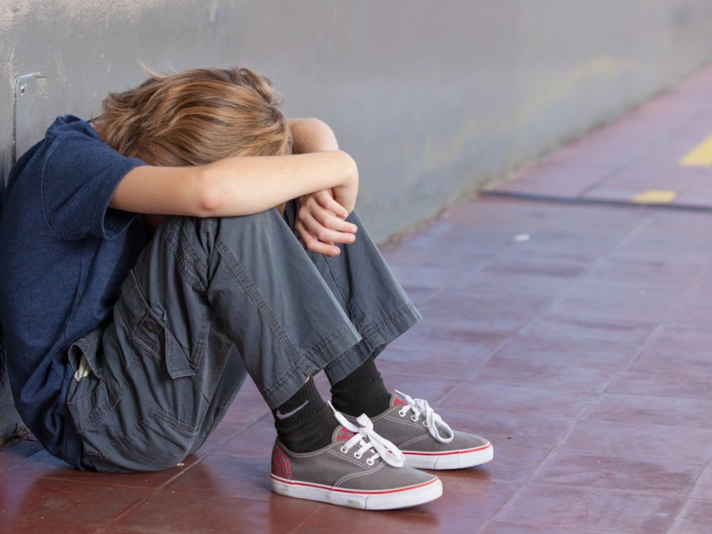 Θεσσαλονίκη – Καταγγελία πατέρα: «Φτάσαμε στο σημείο να μαχαιρώσουν τον γιο μου στη δεξιά ωμοπλάτη»