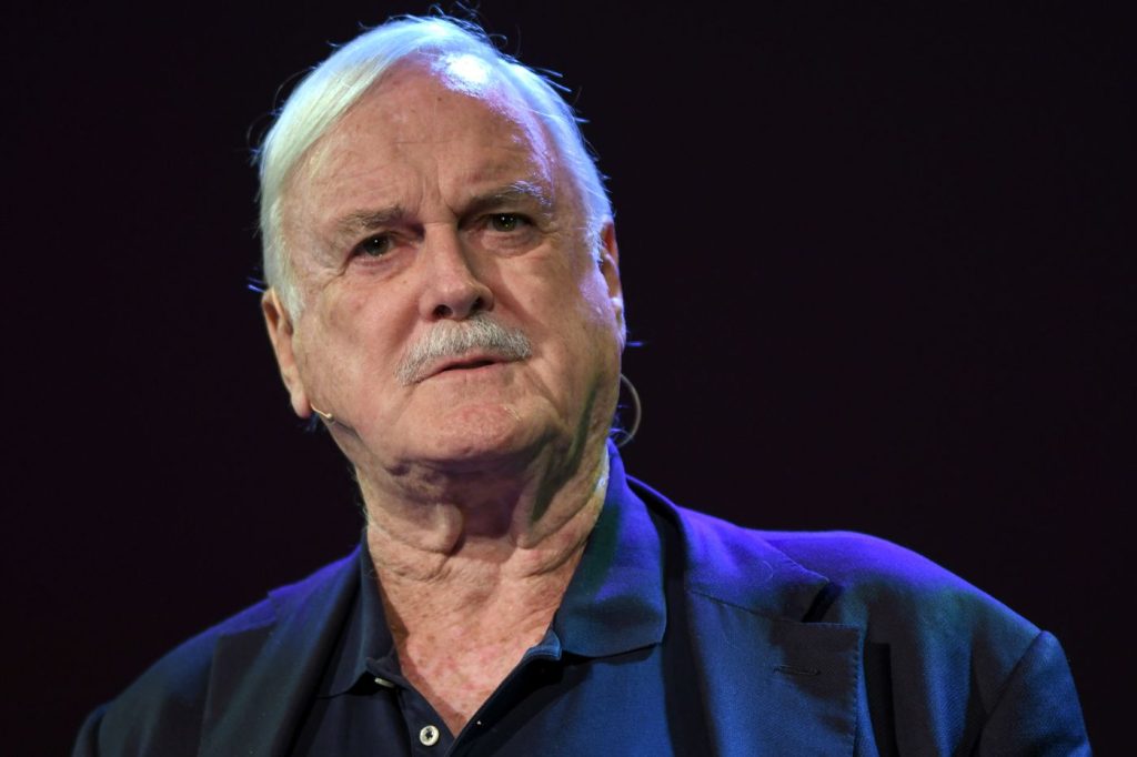 Οι πέντε παράγοντες για να κάνετε τη ζωή σας πιο δημιουργική σύμφωνα με τον John Cleese