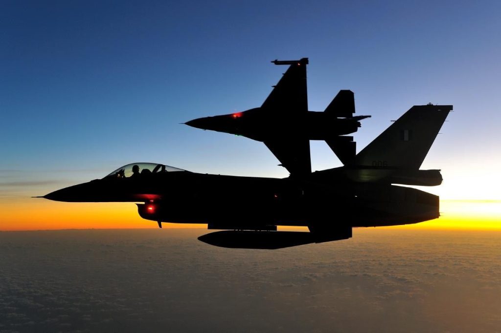 Βραδινές πτήσεις τουρκικών μαχητικών επάνω από ελληνικά νησιά