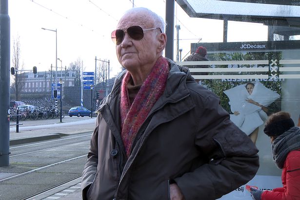 ΗΠΑ: 88χρονος καθολικός ιερέας παραιτήθηκε για να γίνει πορνοστάρ! – «Ναός το σώμα μου»