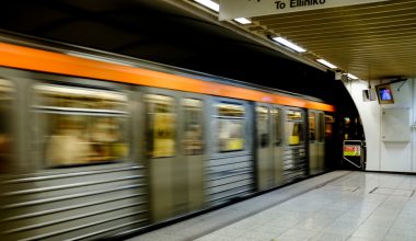 Μετρό – Κορυδαλλός: Λιπόθυμος απεγκλωβίστηκε ο άνδρας που έπεσε στις ράγες