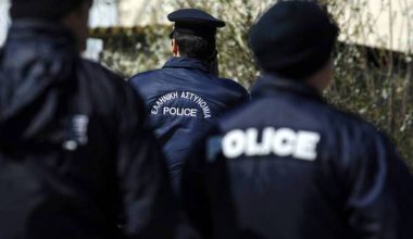 Εκπυρσοκρότησε το όπλο αστυνομικού στην Κυψέλη – Τραυματίστηκε στο μάγουλο