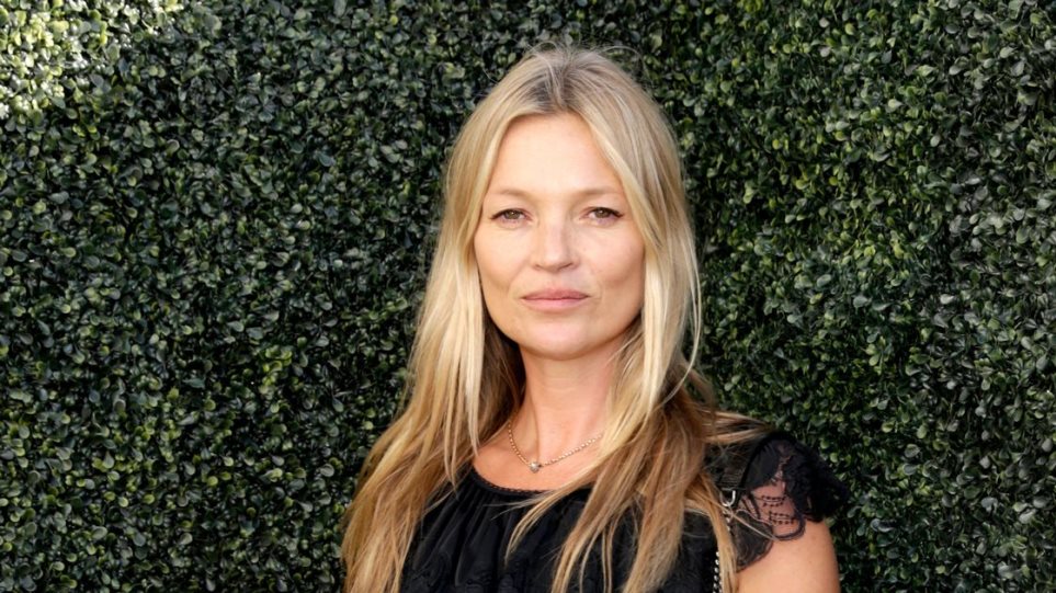 H Κέιτ Μος υπερασπίζεται τον Τζόνι Ντεπ: «Ποτέ δεν με έσπρωξε και δεν με πέταξε από καμιά σκάλα» (βίντεο)