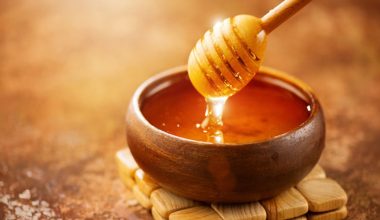Αυτά είναι τα οφέλη που έχει για την υγεία το μέλι Μανούκα (βίντεο)