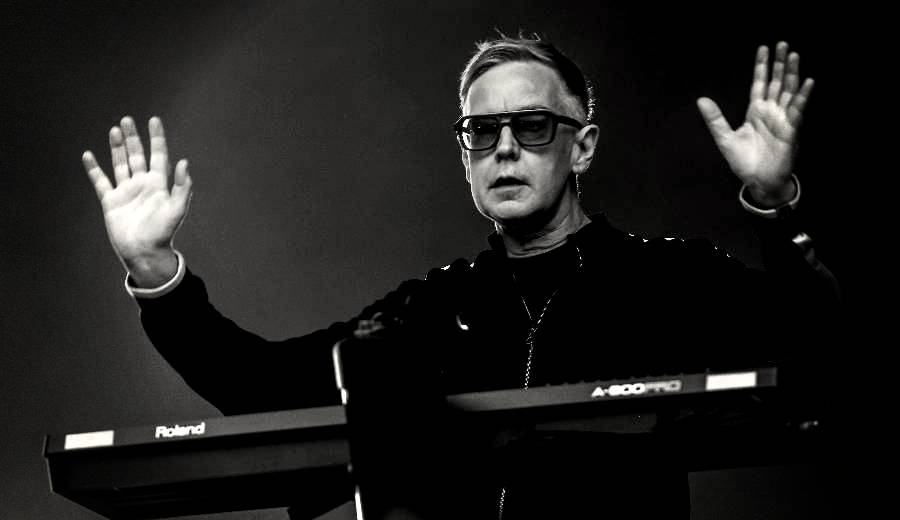 Οι θαυμαστές αποχαιρετούν τον Αντι Φλέτσερ των Depeche Mode