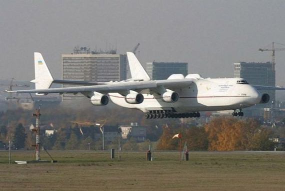 Αυτό είναι το μεγαλύτερο αεροπλάνο στον κόσμο – Έχει μήκος 85 μέτρα