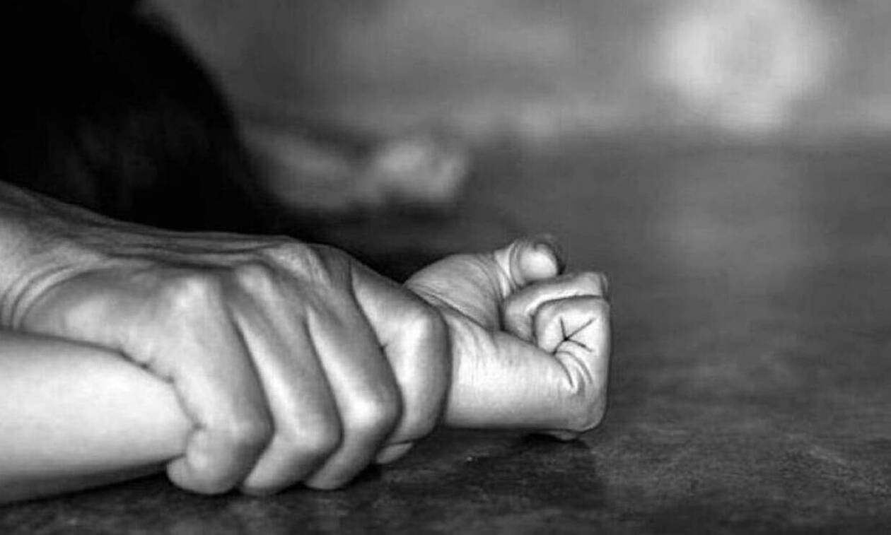 Αμπελόκηποι: 30χρονος προσπάθησε να βιάσει 23χρονη στο σπίτι της – Αντιστάθηκε και την «έσπασε στο ξύλο»