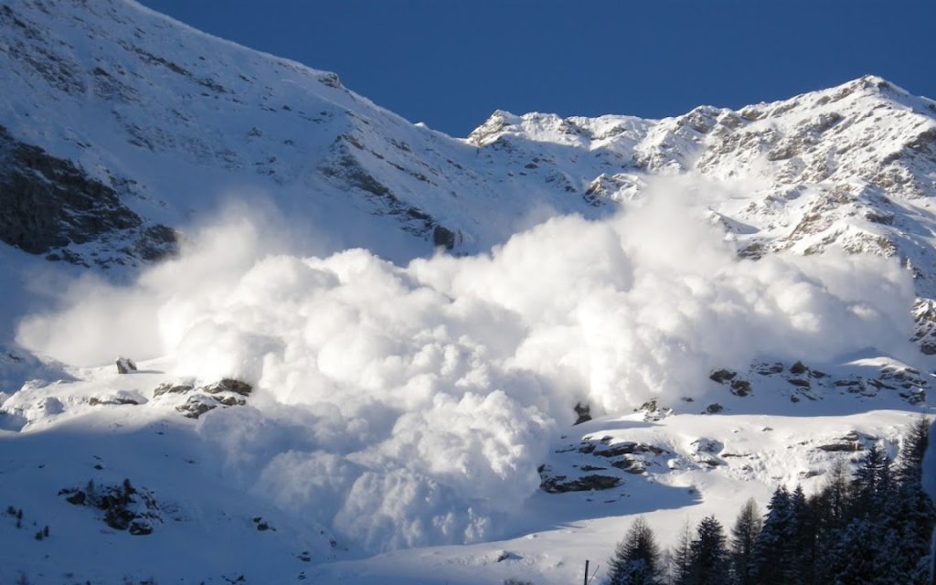 Χιονοστιβάδα στις ελβετικές Άλπεις σκότωσε δύο ορειβάτες