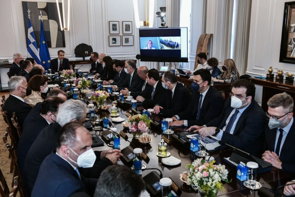 Ο Κ.Μητσοτάκης «βγάζει» τους υπουργούς του στο δρόμο να μιλήσουν με τους εξοργισμένους πολίτες