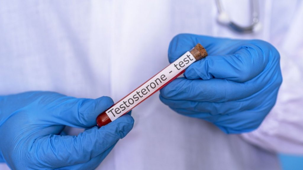 Χαμηλή τεστοστερόνη: Από τι προκαλείται και πώς αντιμετωπίζεται;
