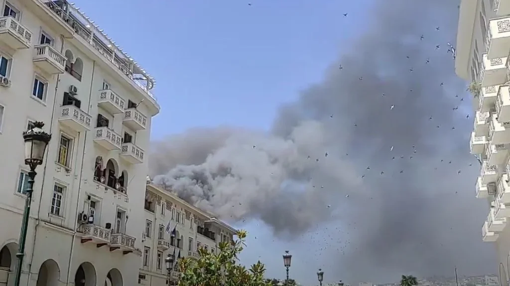 Θεσσαλονίκη: Δύο διασωληνωμένοι από τη φωτιά στο Βιοτεχνικό Επιμελητήριο