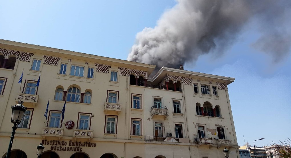 Φωτιά στη Θεσσαλονίκη: Aνάμεσα στους τραυματίες δυο αγοράκια 4 και 12 ετών – Δύο άνδρες διασωληνωμένοι