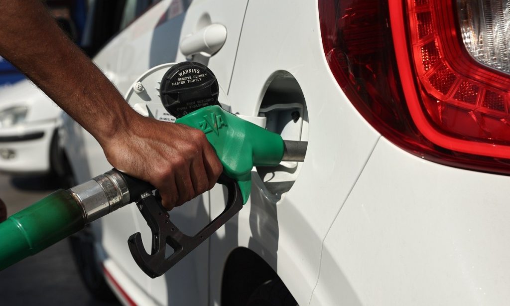 «Αιμορραγούν» οι οδηγοί: Αγοράζουν πλέον βενζίνη με… βερεσέ – Σε ποια πόλη της χώρας υπάρχουν χρέη 100.000€