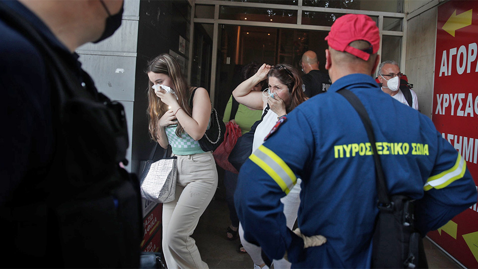 Φωτιά στο κέντρο της Θεσσαλονίκης: Πώς ξεκίνησε – Εκτός κινδύνου οι άντρες που διακομίστηκαν διασωληνωμένοι