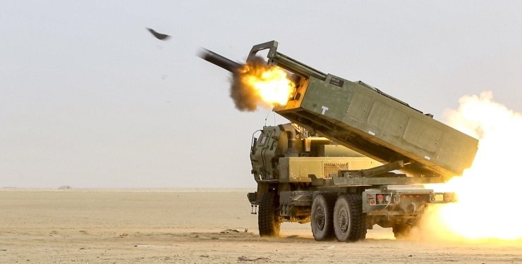 NYT: Η κυβέρνηση Μπάιντεν εγκρίνει την αποστολή πυραυλικά συστήματα πολλαπλής εκτόξευσης MLRS  στην Ουκρανία 