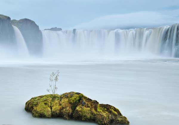 Godafoss: Εντυπωσιακές εικόνες από τον «καταρράκτη των Θεών»