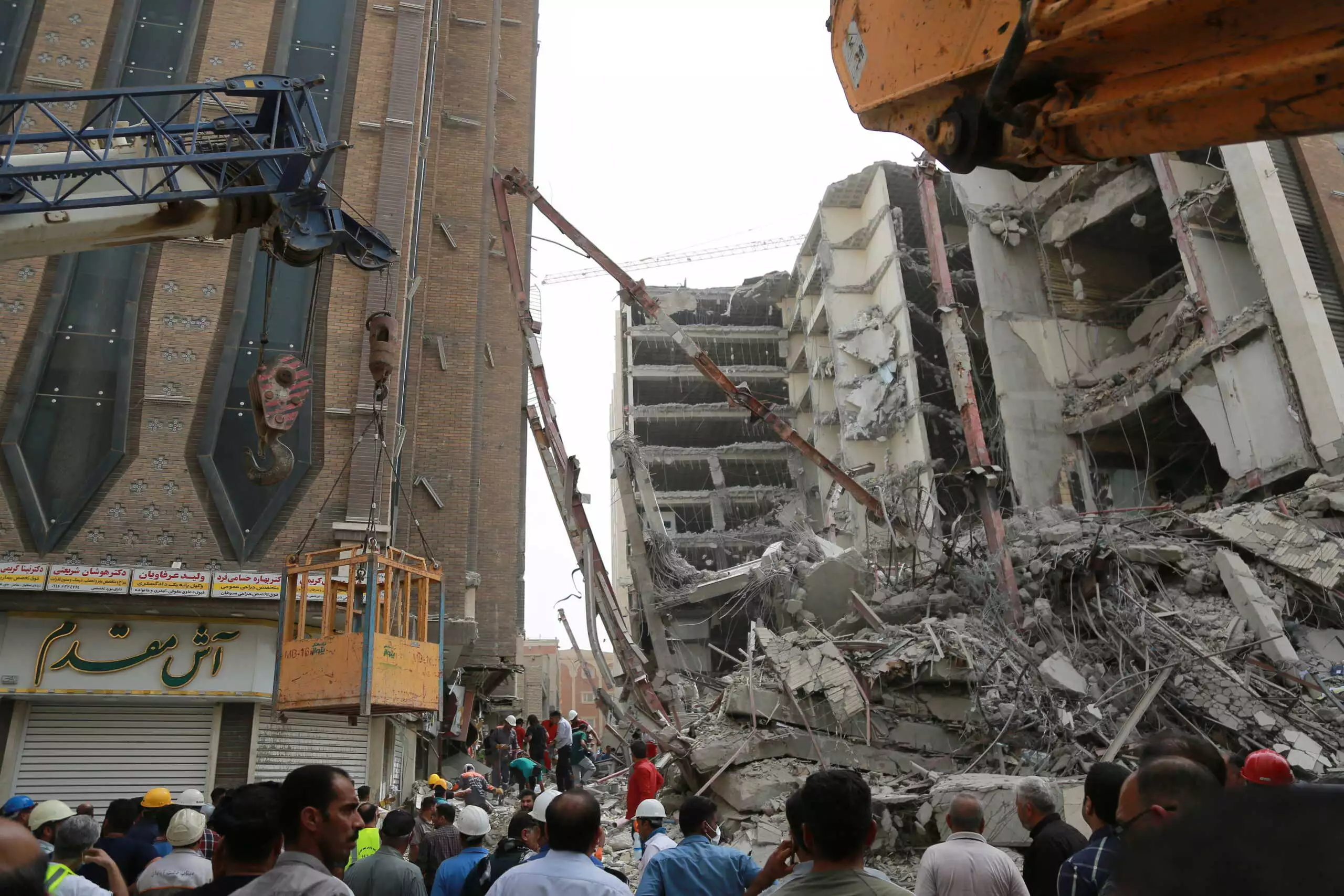 Ιράν: Στους 28 οι νεκροί μετά την κατάρρευση κτιρίου