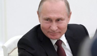 Το 81% των Ρώσων εμπιστεύονται τον Β.Πούτιν έδειξε νέα ρωσική δημοσκόπηση